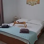 Apartman By The Sea Sutivan, Brac - 23920 *